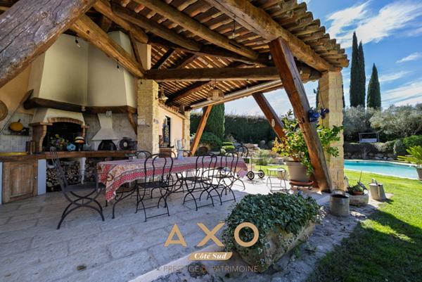 MEYRARGUES - MAISON - DEPENDANCE - TERRAIN 4 250 M2 -  PISCINE - GARAGES - 1 150 000