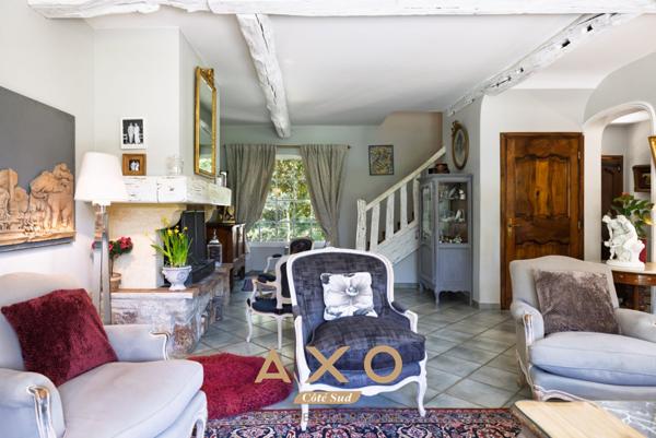 MEYRARGUES - MAISON - DEPENDANCE - TERRAIN 4 250 M2 -  PISCINE - GARAGES - 1 150 000