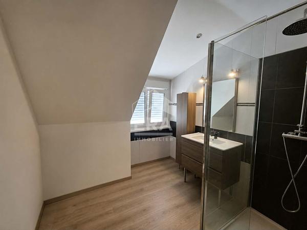 Maison mitoyenne, 3 chambres, jardin, garage, sous sol