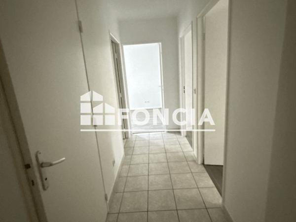 Location Appartement 4 pièces 89.9 m² - 20 AVENUE DE LA TABLE DE PIERR Francheville 69340