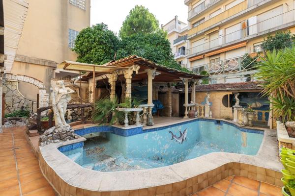 Nice Nord Gorbella au calme et sans vis à vis 4P85m2 à refaire proche de toutes commodités et écoles à pieds.