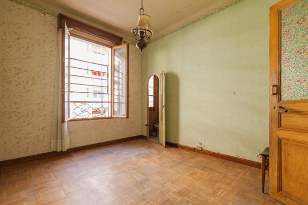 Nice Nord Gorbella au calme et sans vis à vis 4P85m2 à refaire proche de toutes commodités et écoles à pieds.