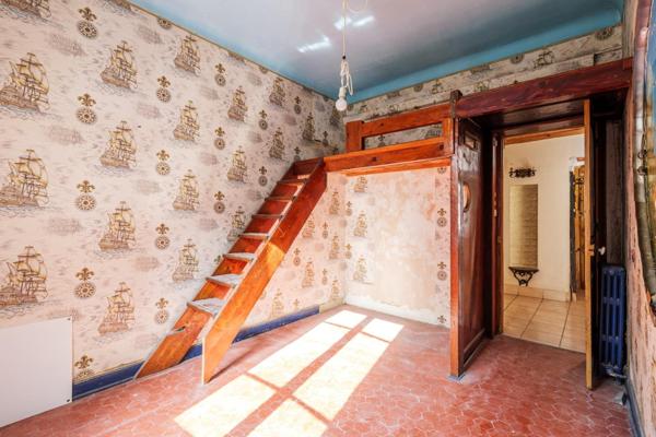 Nice Nord Gorbella au calme et sans vis à vis 4P85m2 à refaire proche de toutes commodités et écoles à pieds.