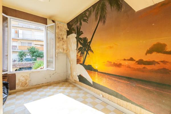 Nice Nord Gorbella au calme et sans vis à vis 4P85m2 à refaire proche de toutes commodités et écoles à pieds.