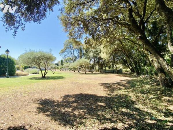 TAB viabilisé, calme et hors lotissement, 577m²