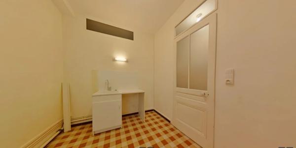 APPARTEMENT T3 A LOUER - LYON 2EME ARRONDISSEMENT La Bourse-Grenette 98.86 m 2 1 550 € charges comprises par mois