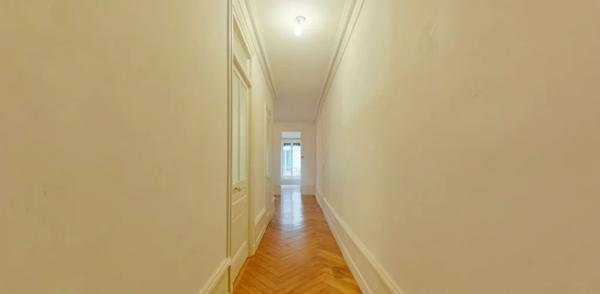 APPARTEMENT T3 A LOUER - LYON 2EME ARRONDISSEMENT La Bourse-Grenette 98.86 m 2 1 550 € charges comprises par mois
