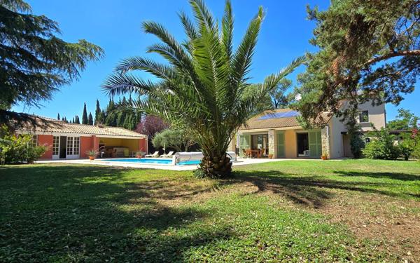 Maison à vendre    6 pièces • 220 m2 Caissargues