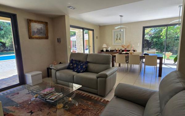 Maison à vendre    6 pièces • 220 m2 Caissargues