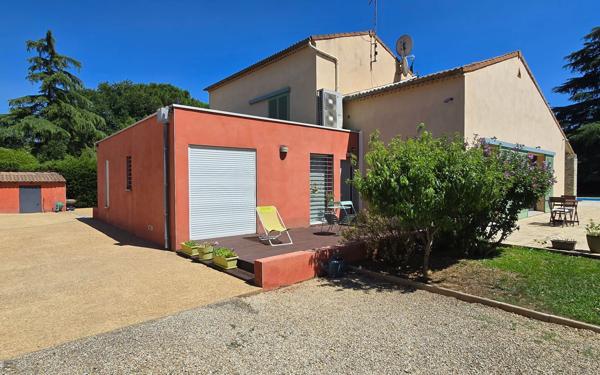 Maison à vendre    6 pièces • 220 m2 Caissargues