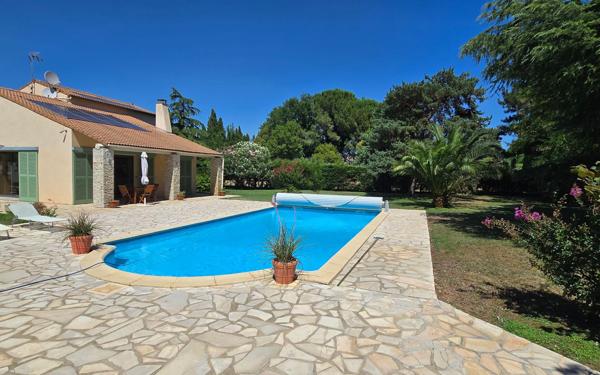 Maison à vendre    6 pièces • 220 m2 Caissargues