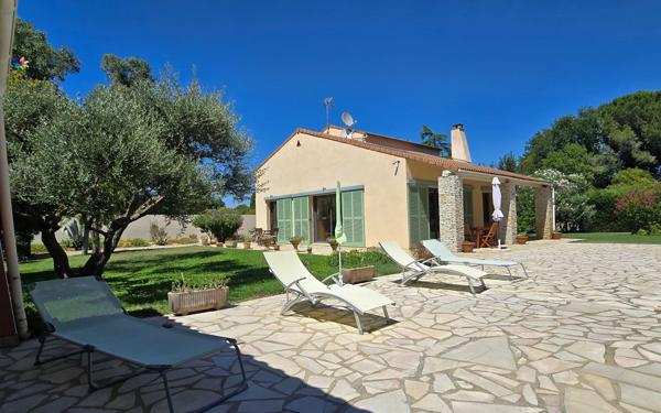 Maison à vendre    6 pièces • 220 m2 Caissargues