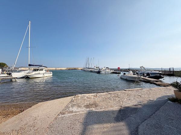 Hyères LES SALINS - T3 de plain-pied- Jardin - Parking - Pleine propriété