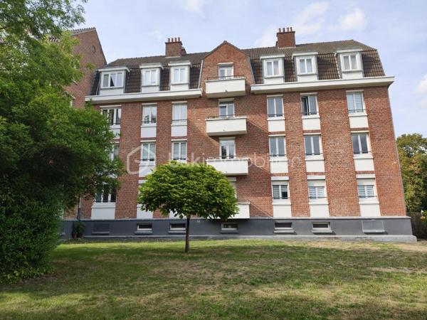 Super appartement
Sur Lomme Lille 
Un appartement sans travaux 
2 balcons
Une pièce de vie très lumineuse
Une cuisine complétement équipé ouverte sur le salon 
2 belles chambres
Salle d'eau 
toilette séparer 
1 cave
2 greniers
1 place de parking
Immeuble en copropriété 600euros par trimestre 
Possibilité d'acheter un garage avec prise électrique pour recharger les voitures
Immeuble sécurisé par digicode et barrière  pour rentrer dans le parking
