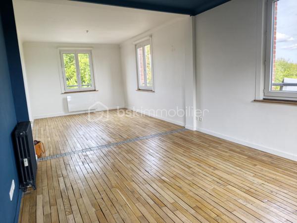 Super appartement
Sur Lomme Lille 
Un appartement sans travaux 
2 balcons
Une pièce de vie très lumineuse
Une cuisine complétement équipé ouverte sur le salon 
2 belles chambres
Salle d'eau 
toilette séparer 
1 cave
2 greniers
1 place de parking
Immeuble en copropriété 600euros par trimestre 
Possibilité d'acheter un garage avec prise électrique pour recharger les voitures
Immeuble sécurisé par digicode et barrière  pour rentrer dans le parking