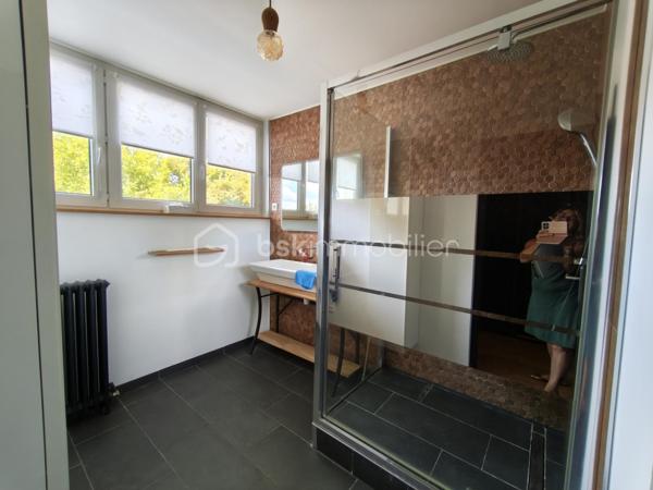 Super appartement
Sur Lomme Lille 
Un appartement sans travaux 
2 balcons
Une pièce de vie très lumineuse
Une cuisine complétement équipé ouverte sur le salon 
2 belles chambres
Salle d'eau 
toilette séparer 
1 cave
2 greniers
1 place de parking
Immeuble en copropriété 600euros par trimestre 
Possibilité d'acheter un garage avec prise électrique pour recharger les voitures
Immeuble sécurisé par digicode et barrière  pour rentrer dans le parking
