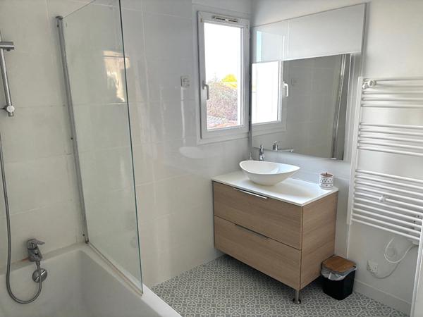 Appartement 3 pièce(s) - SAINT JULIEN DE CONCELLES