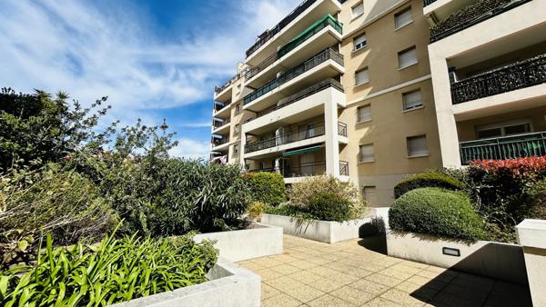 Marseille (13003) Appartement 3 Pièces avec Terrasse et Vue Dégagée sur Marseille, Idéal pour Investisseurs ou Familles
