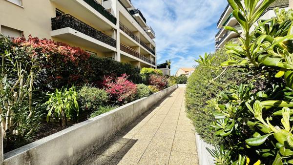 Marseille (13003) Appartement 3 Pièces avec Terrasse et Vue Dégagée sur Marseille, Idéal pour Investisseurs ou Familles