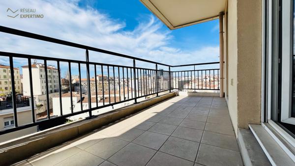 Marseille (13003) Appartement 3 Pièces avec Terrasse et Vue Dégagée sur Marseille, Idéal pour Investisseurs ou Familles