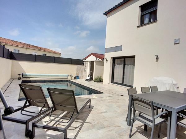 Vente Villa 12 pièces 273 m2 à Villeneuve-de-la-Raho