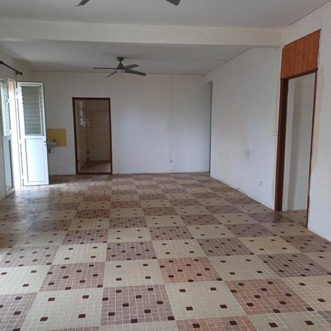 Grand villa fort potentiel.