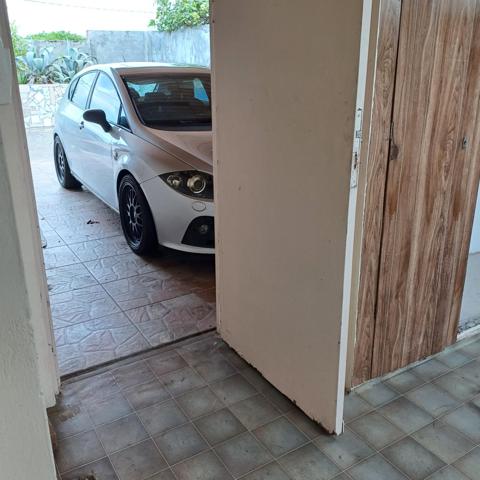 Grand villa fort potentiel.