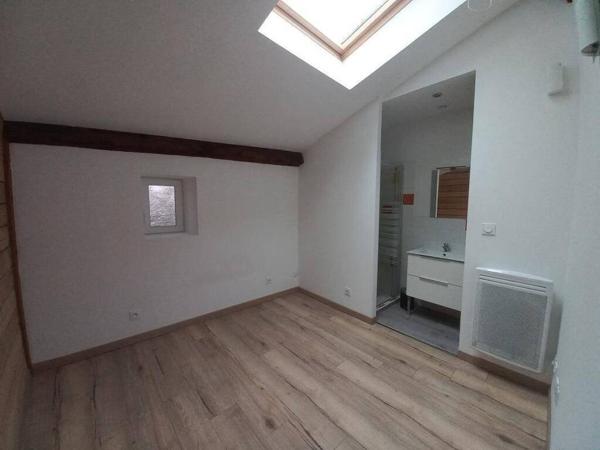 Appartement rénové dans petite copropriété