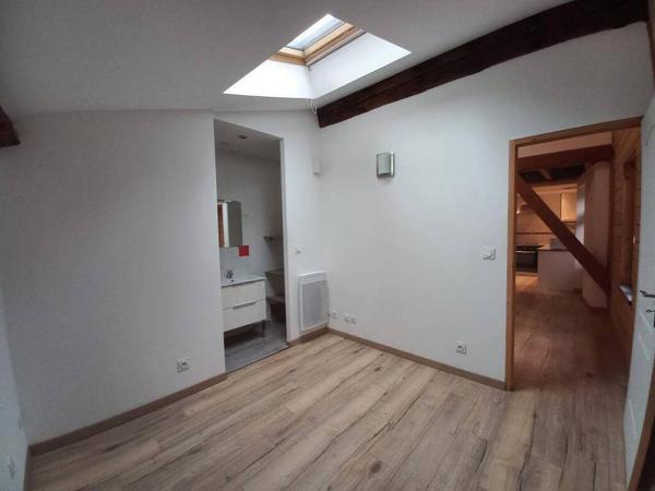 Appartement rénové dans petite copropriété