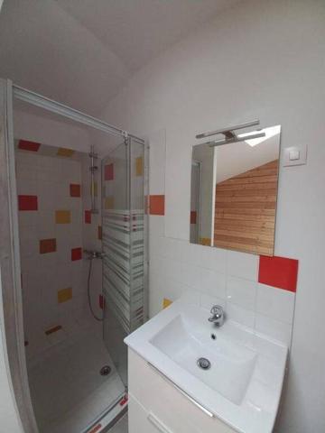 Appartement rénové dans petite copropriété