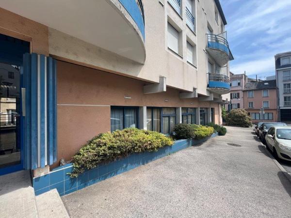 Rodez, local de 251 m² environ en rez-de-chaussée, proche quartier Saint Cyrice