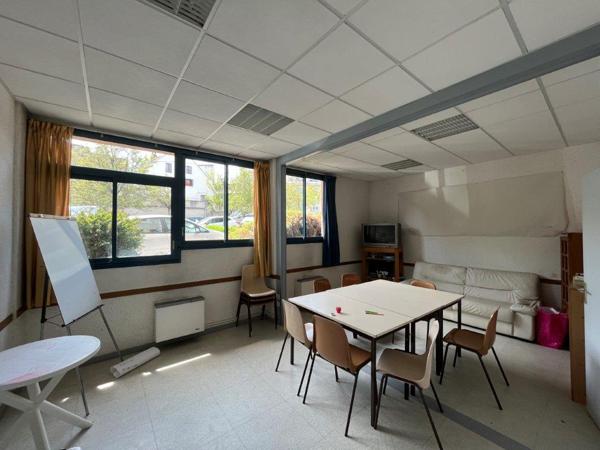 Rodez, local de 251 m² environ en rez-de-chaussée, proche quartier Saint Cyrice