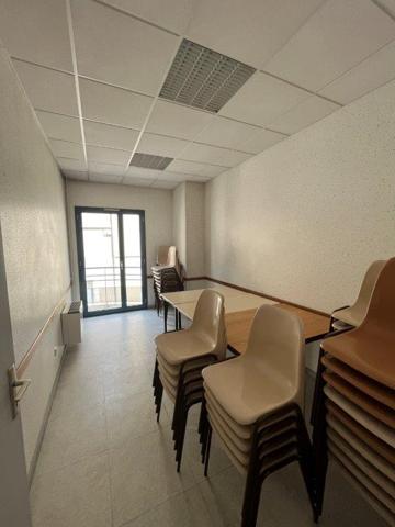 Rodez, local de 251 m² environ en rez-de-chaussée, proche quartier Saint Cyrice