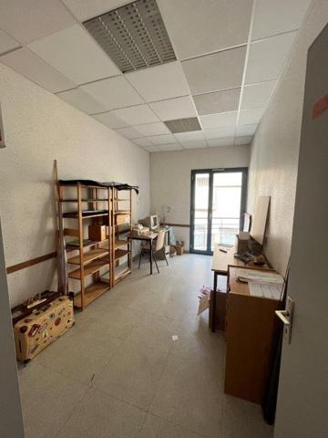 Rodez, local de 251 m² environ en rez-de-chaussée, proche quartier Saint Cyrice