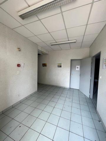Rodez, local de 251 m² environ en rez-de-chaussée, proche quartier Saint Cyrice