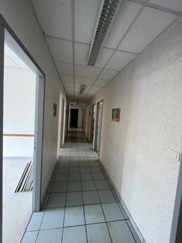 Rodez, local de 251 m² environ en rez-de-chaussée, proche quartier Saint Cyrice