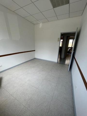 Rodez, local de 251 m² environ en rez-de-chaussée, proche quartier Saint Cyrice