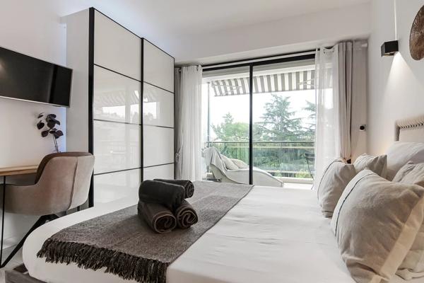 A vendre à Cannes, beau 3P grande terrasse traversant a 2pas des plages