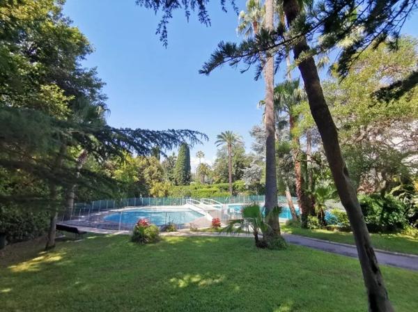 A vendre à Cannes, beau 3P grande terrasse traversant a 2pas des plages