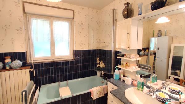 JOLIE MAISON A RENOVER QUARTIER OUEST