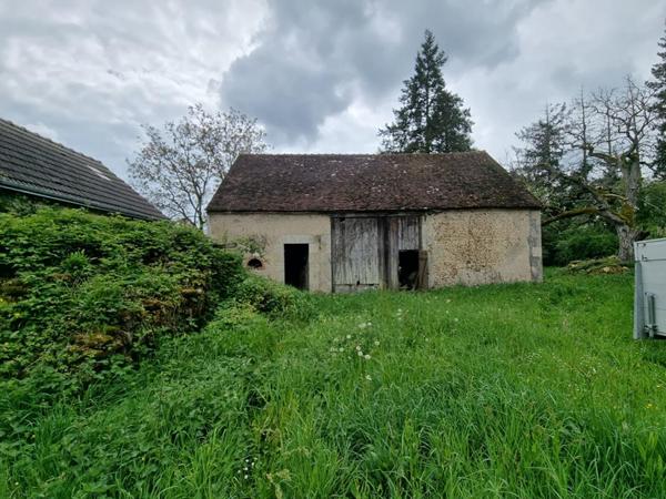 LONGERE DE CENTRE VILLE 3 PIECES ET UN TERRAIN CONSTRUCTIBLE