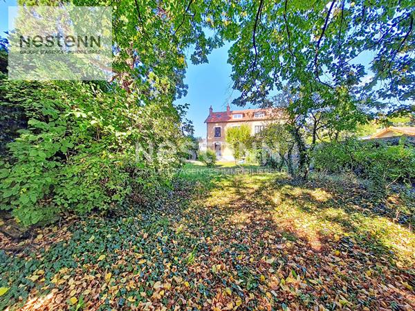 Superbe maison bourgeoise - "entre deux gares"- 5 chambres - garage - jardin 700m² - parquets et cheminée - lumineuse