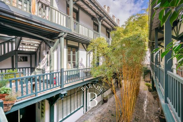 Paris 10ème, Appartement 2 Chambres -  168 m² à vendre