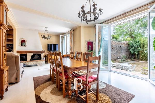 Montrouge, Maison 7 Chambres -  296 m² à vendre