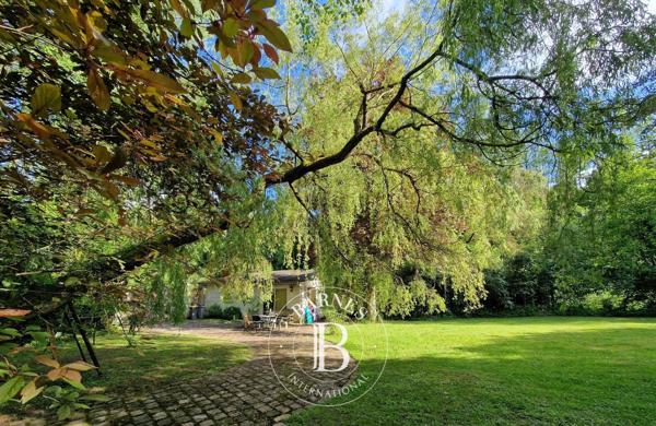 Saint-Rémy-lès-Chevreuse, Maison 11 Chambres -  624 m² à vendre