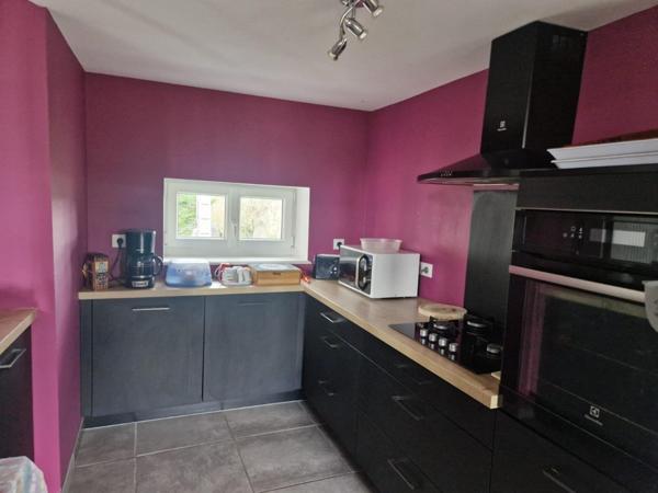 Magnifique longère économe sur 5000 M2. Granges