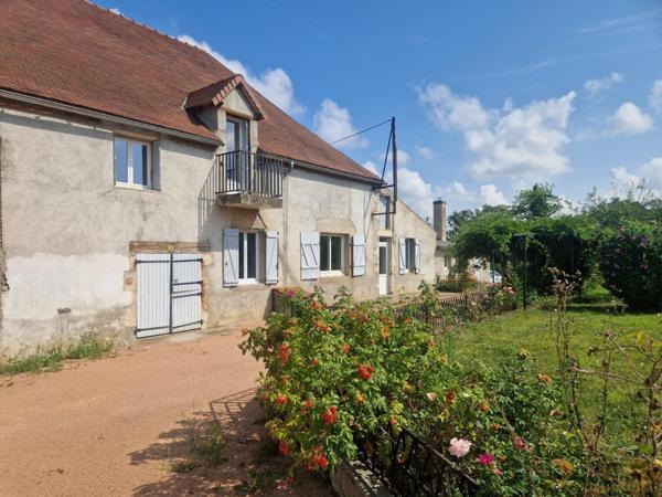 Magnifique longère économe sur 5000 M2. Granges