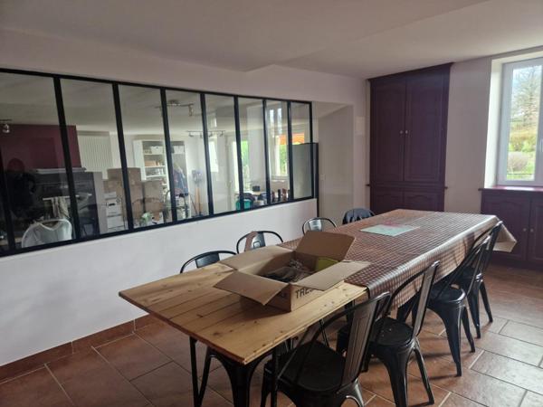 Magnifique longère économe sur 5000 M2. Granges