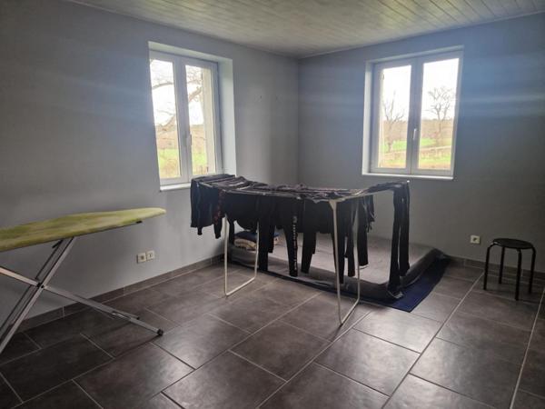 Magnifique longère économe sur 5000 M2. Granges