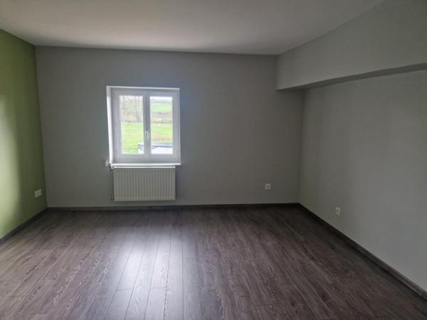 Magnifique longère économe sur 5000 M2. Granges